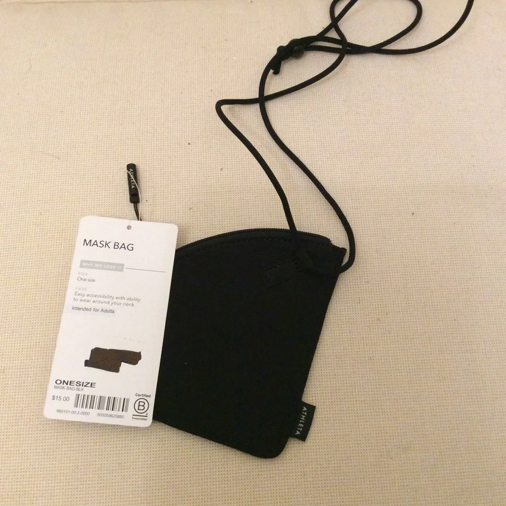 Athlete face mask bag
